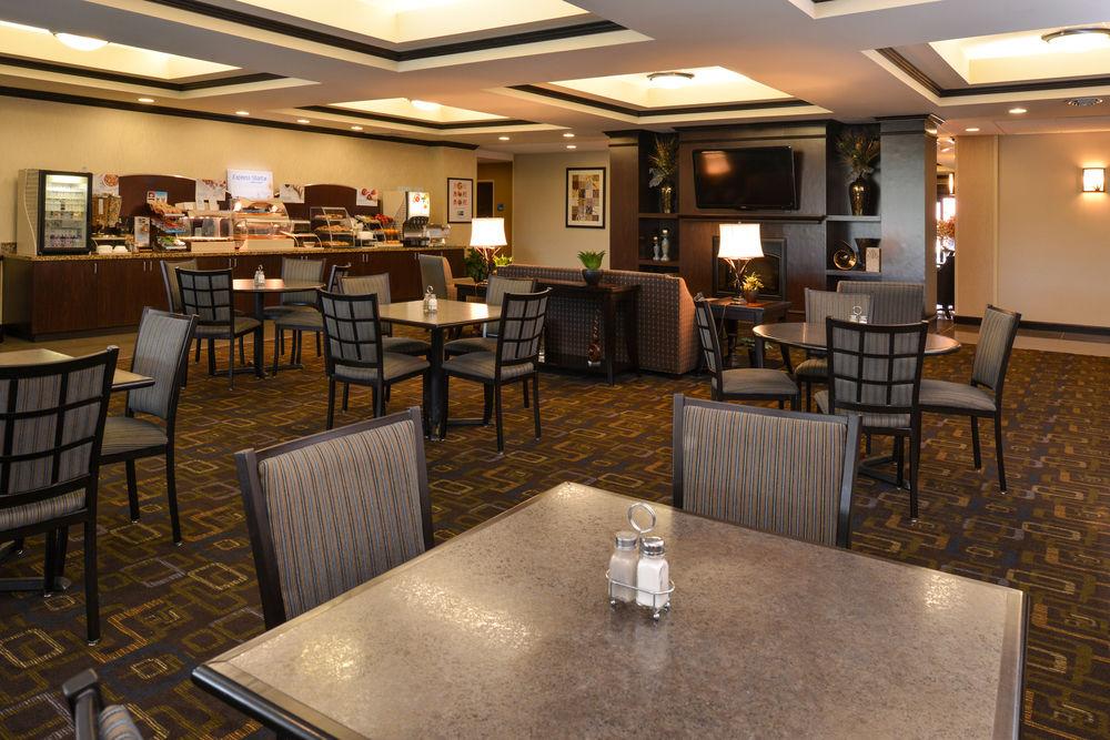 Holiday Inn Express & Suites Fairmont By Ihg Екстер'єр фото