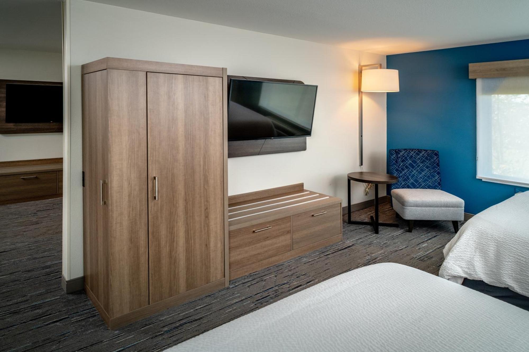 Holiday Inn Express & Suites Fairmont By Ihg Екстер'єр фото