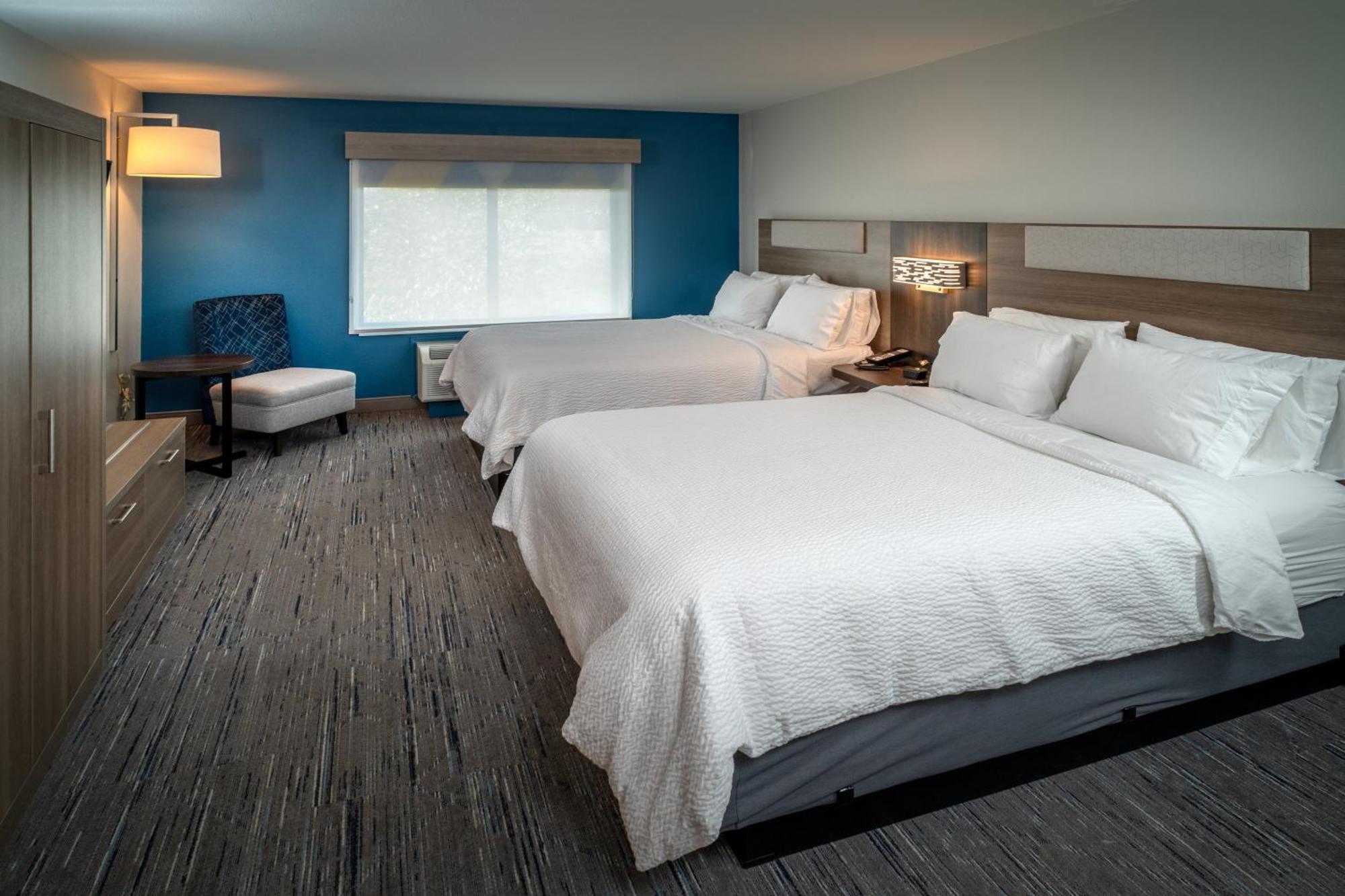 Holiday Inn Express & Suites Fairmont By Ihg Екстер'єр фото