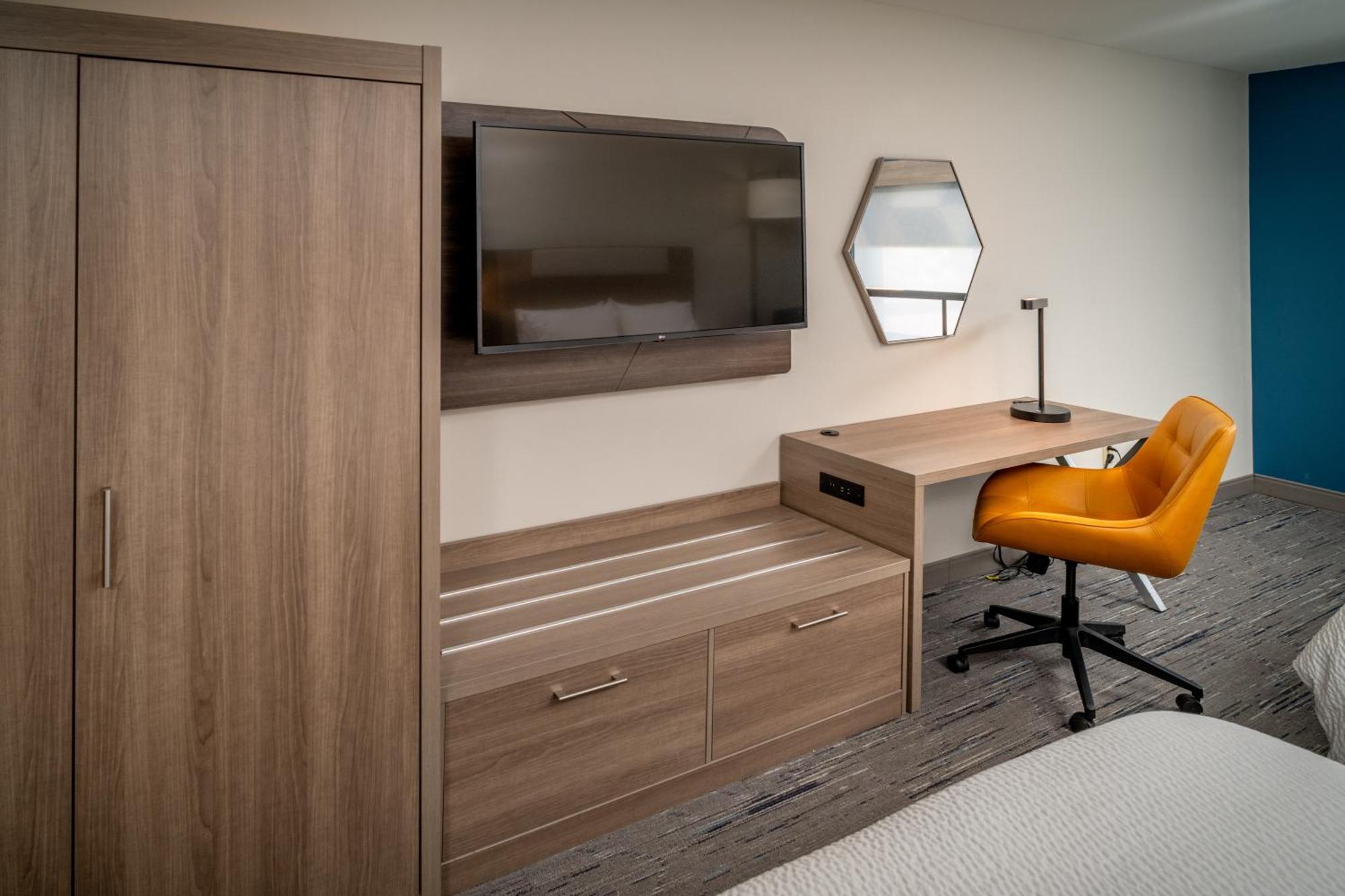 Holiday Inn Express & Suites Fairmont By Ihg Екстер'єр фото