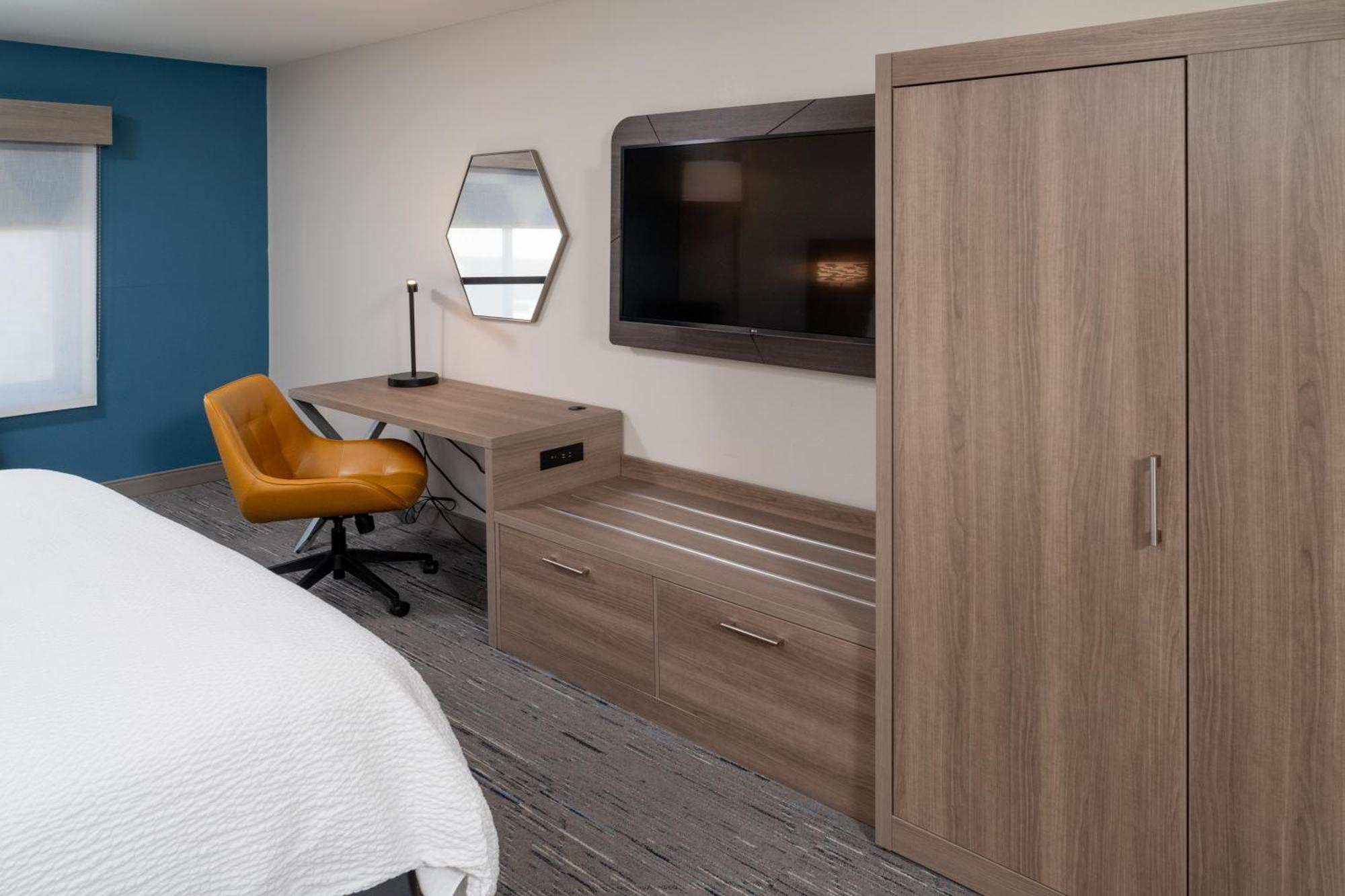 Holiday Inn Express & Suites Fairmont By Ihg Екстер'єр фото
