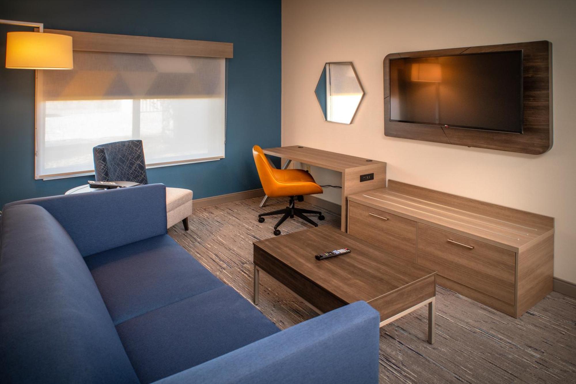 Holiday Inn Express & Suites Fairmont By Ihg Екстер'єр фото