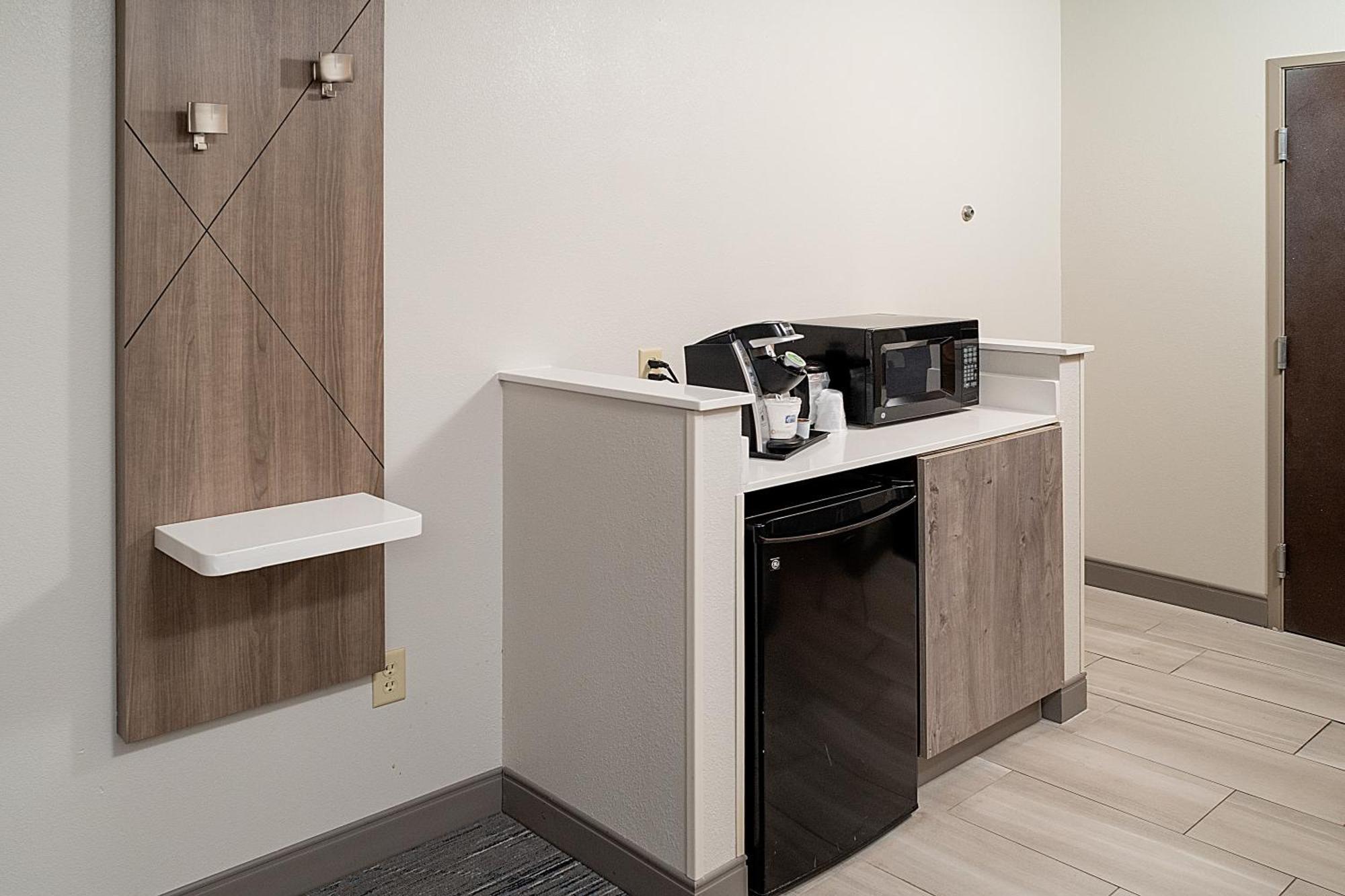 Holiday Inn Express & Suites Fairmont By Ihg Екстер'єр фото