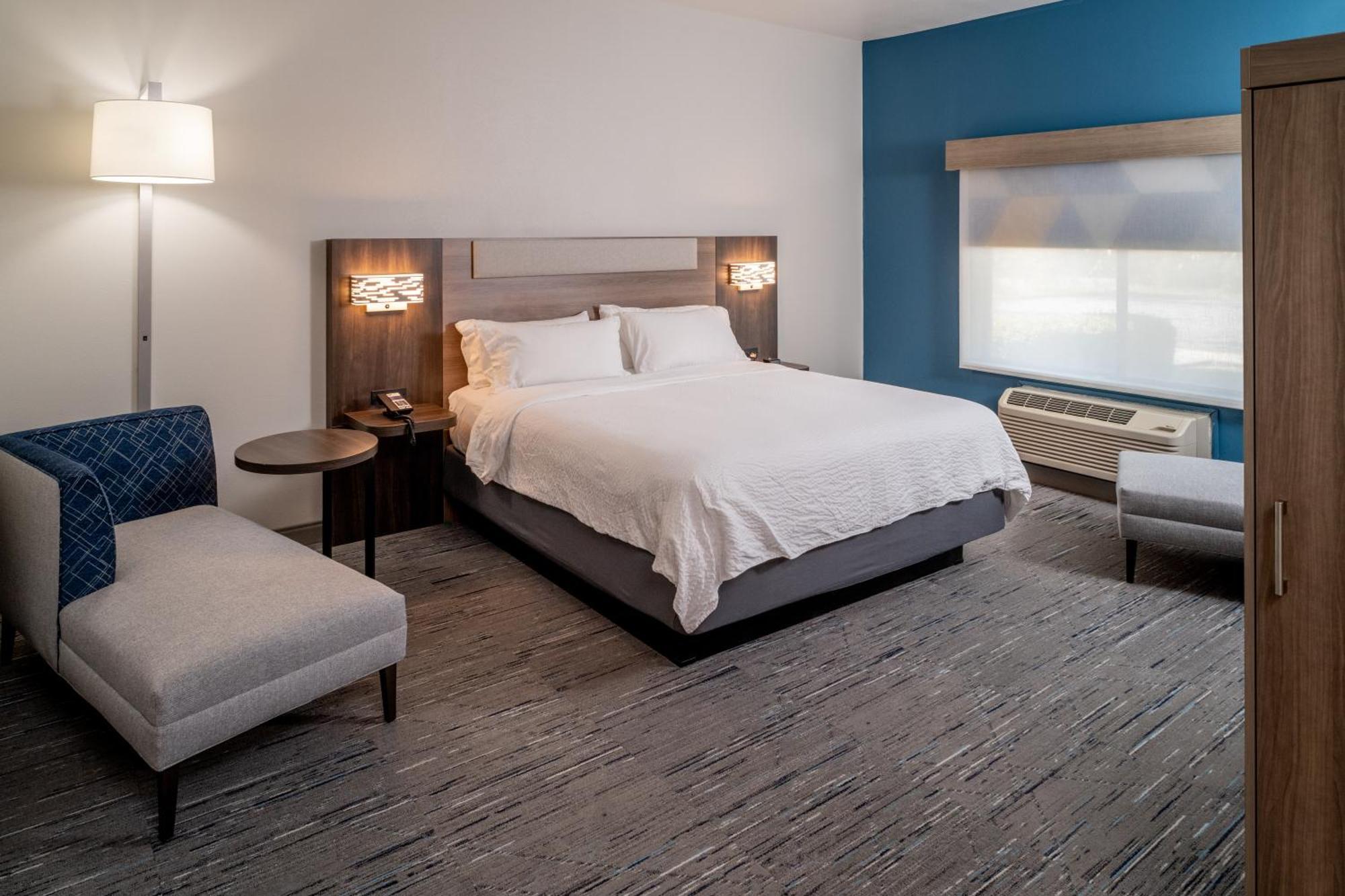 Holiday Inn Express & Suites Fairmont By Ihg Екстер'єр фото