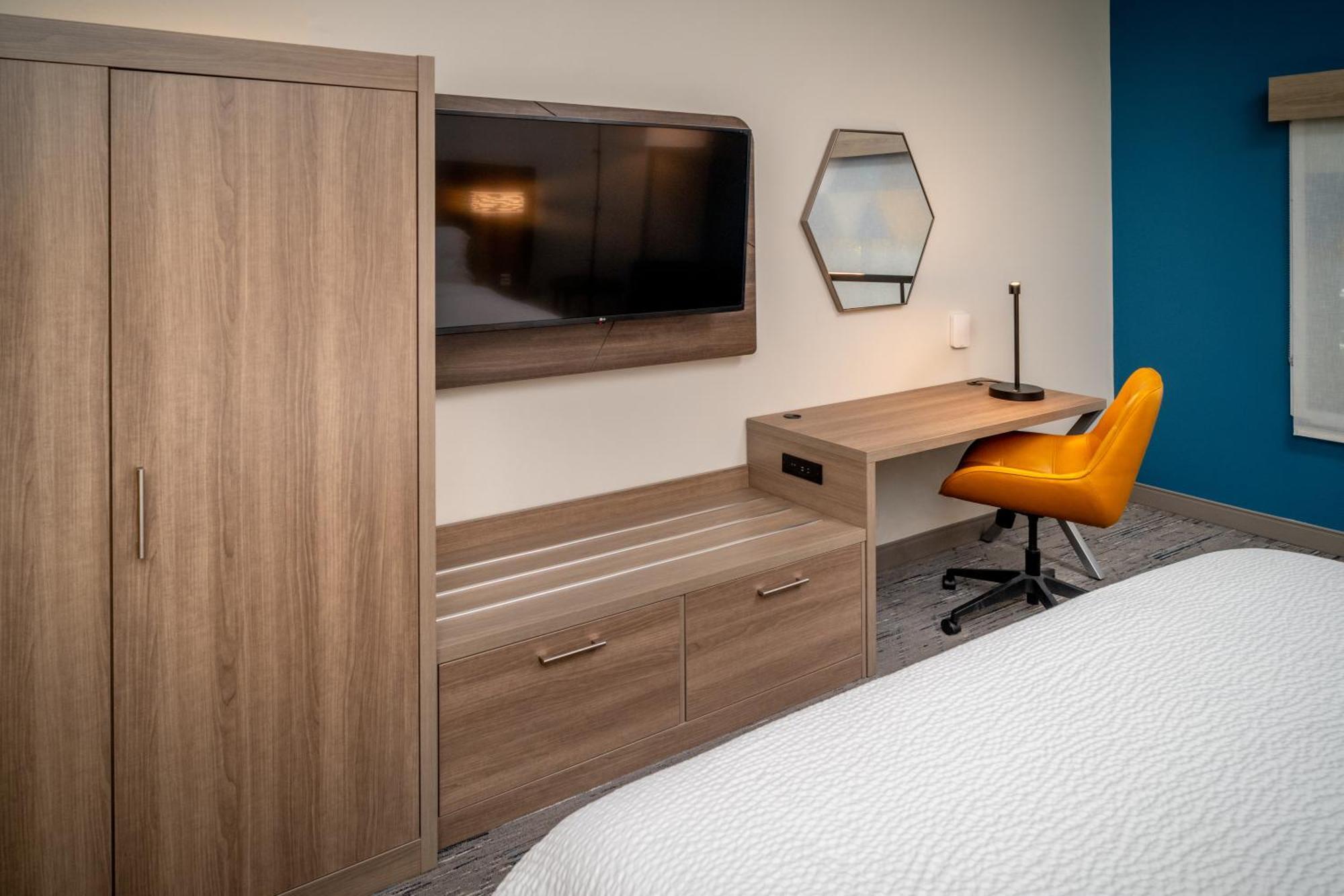 Holiday Inn Express & Suites Fairmont By Ihg Екстер'єр фото
