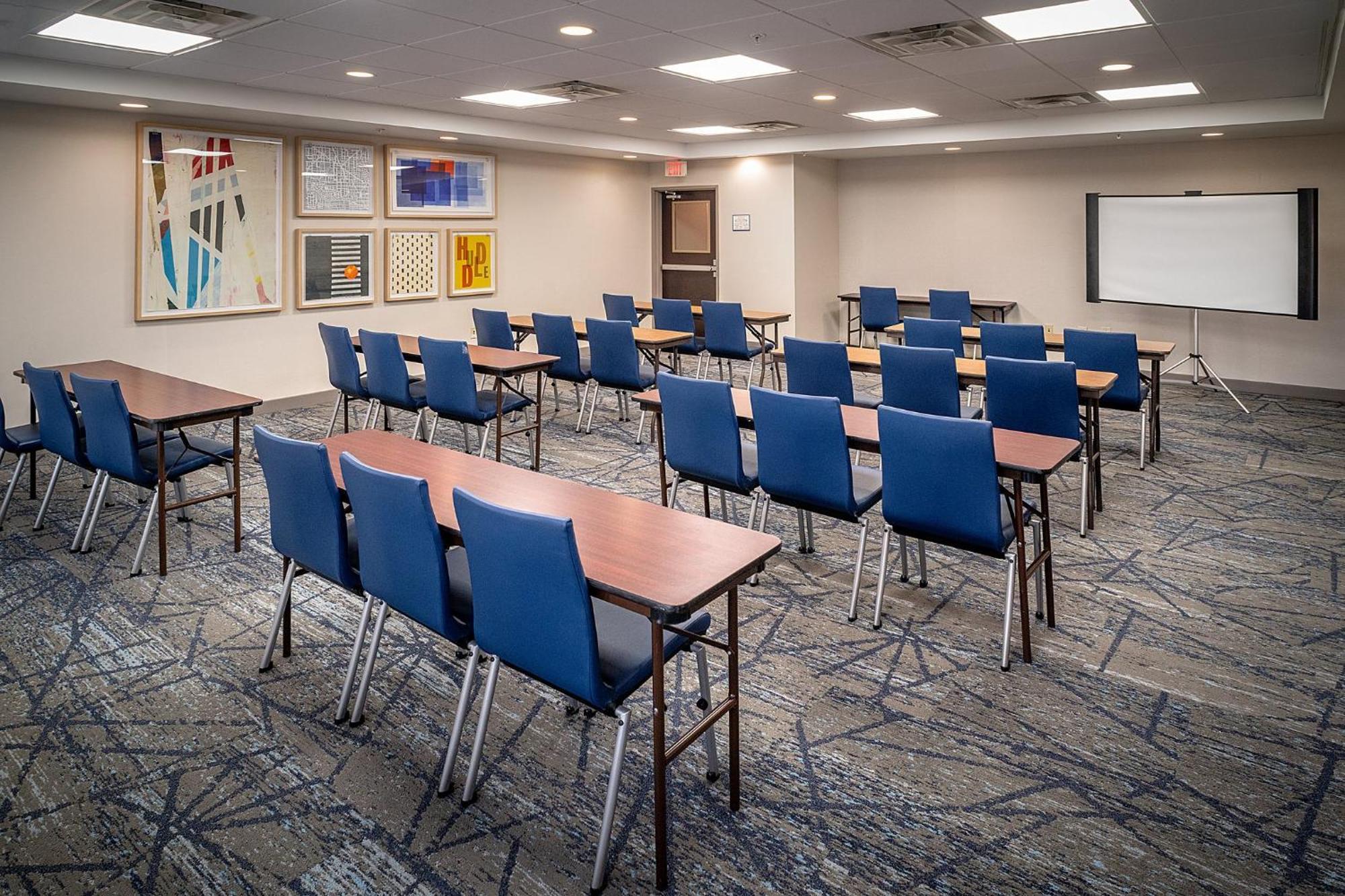 Holiday Inn Express & Suites Fairmont By Ihg Екстер'єр фото