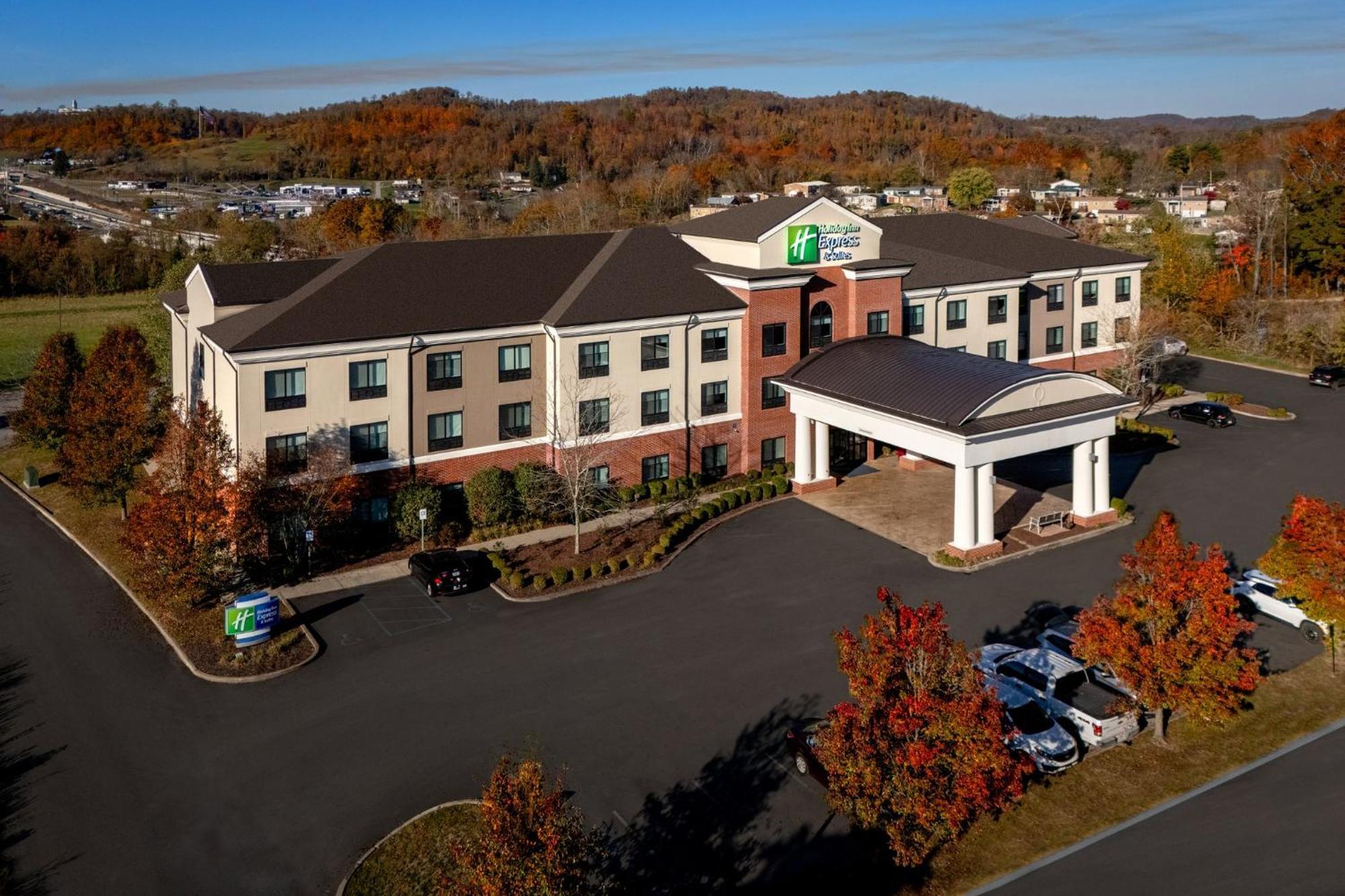 Holiday Inn Express & Suites Fairmont By Ihg Екстер'єр фото