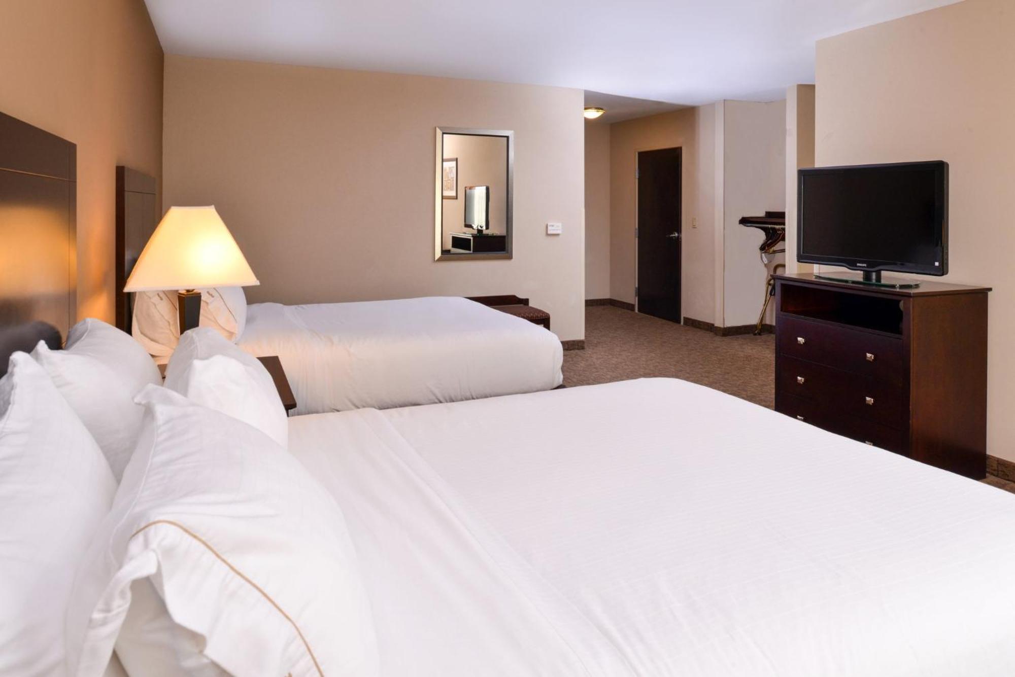 Holiday Inn Express & Suites Fairmont By Ihg Екстер'єр фото