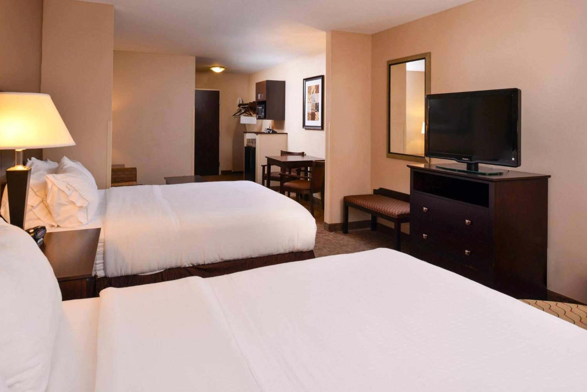 Holiday Inn Express & Suites Fairmont By Ihg Екстер'єр фото