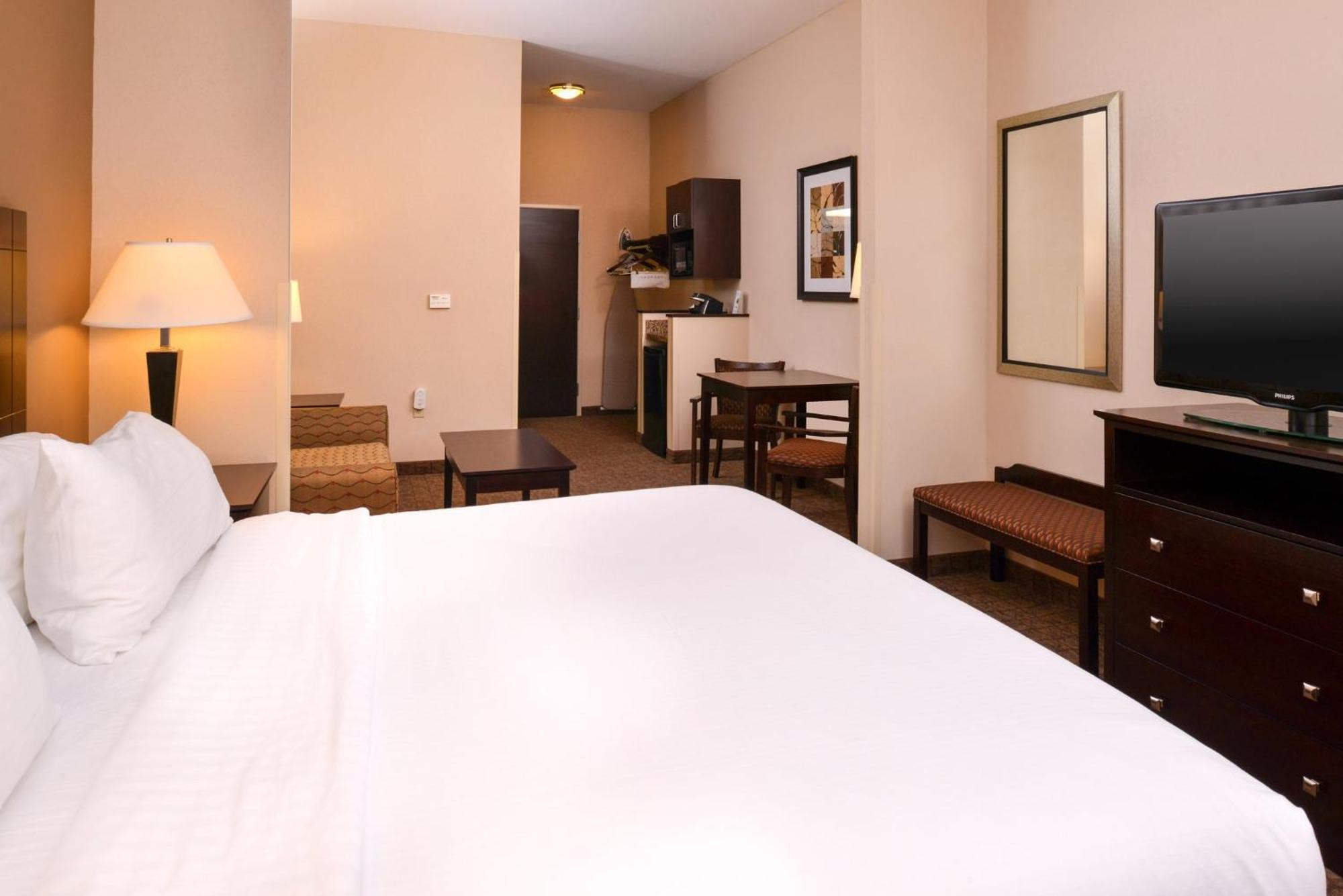 Holiday Inn Express & Suites Fairmont By Ihg Екстер'єр фото