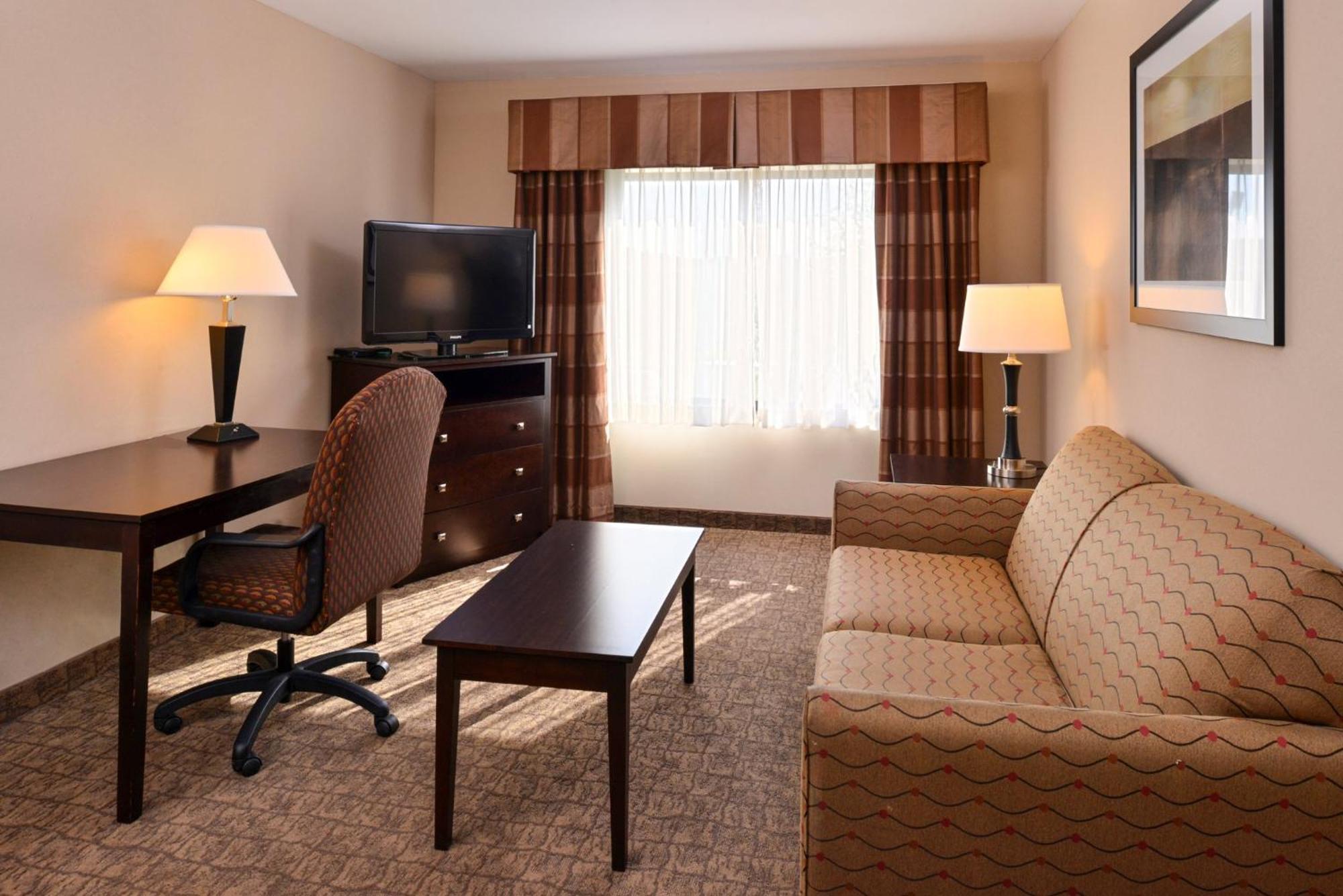 Holiday Inn Express & Suites Fairmont By Ihg Екстер'єр фото