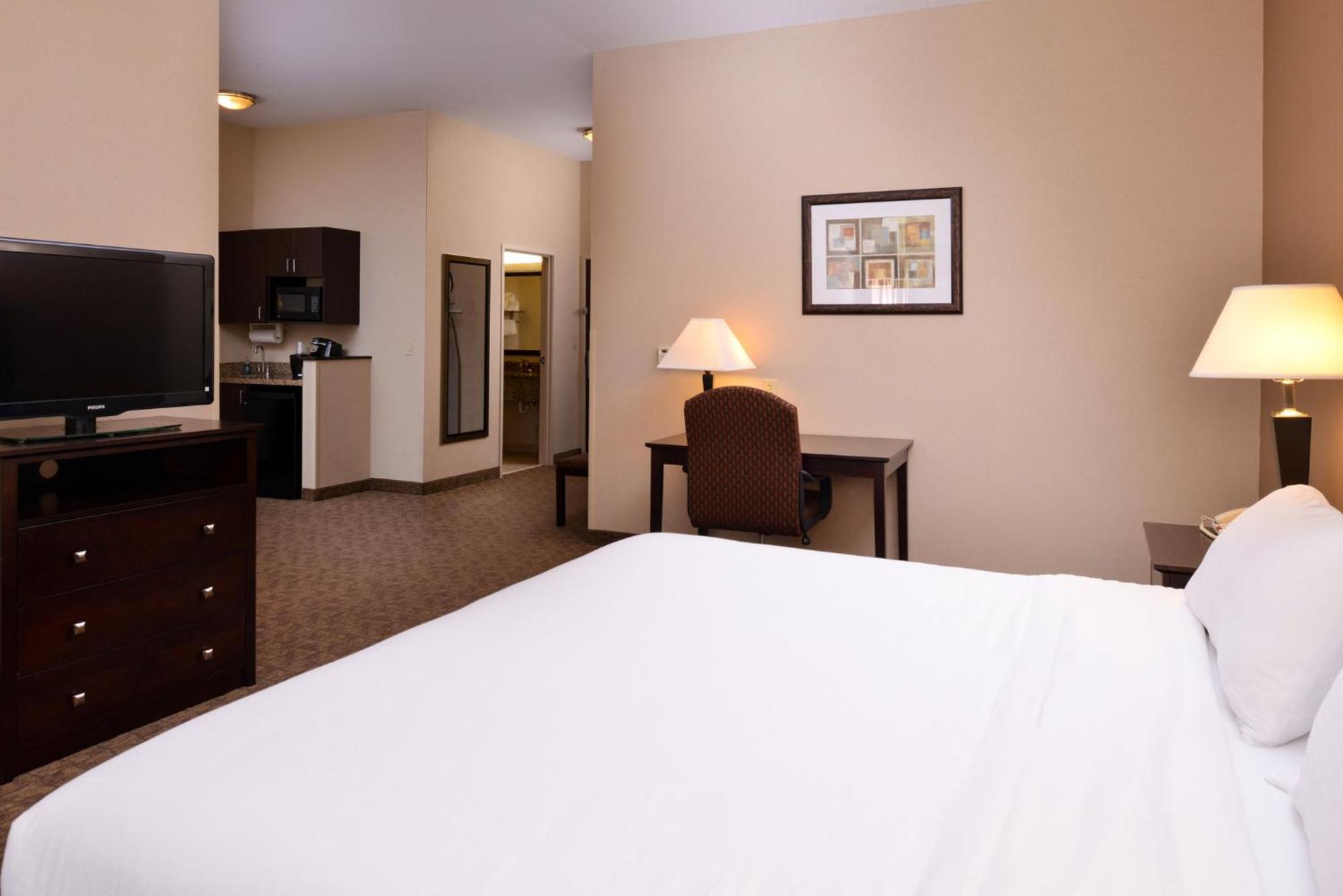Holiday Inn Express & Suites Fairmont By Ihg Екстер'єр фото