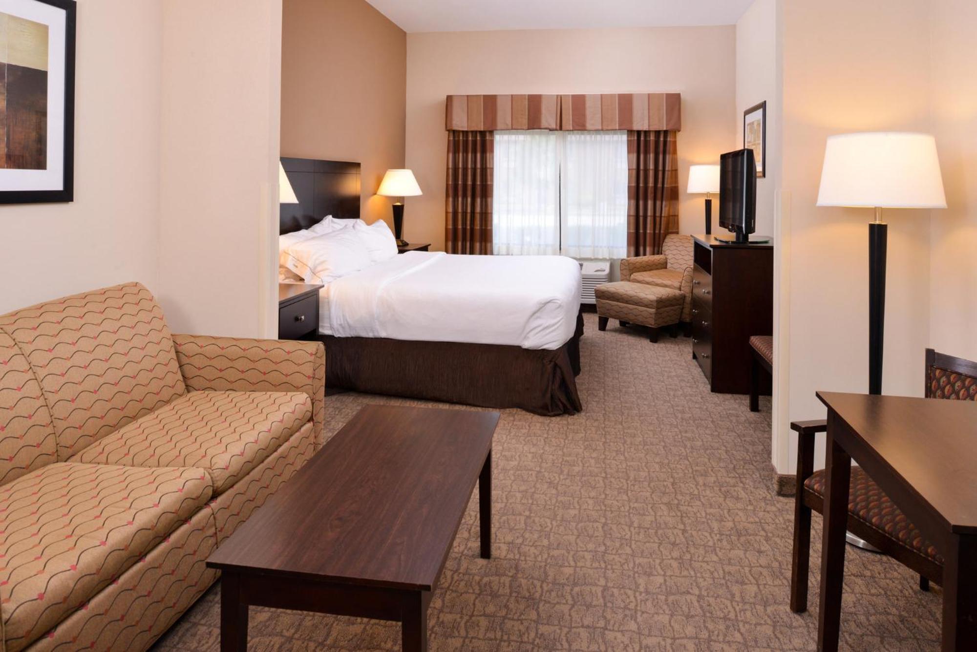 Holiday Inn Express & Suites Fairmont By Ihg Екстер'єр фото