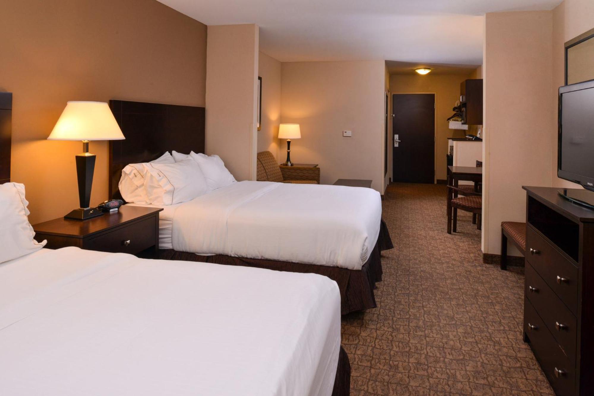 Holiday Inn Express & Suites Fairmont By Ihg Екстер'єр фото