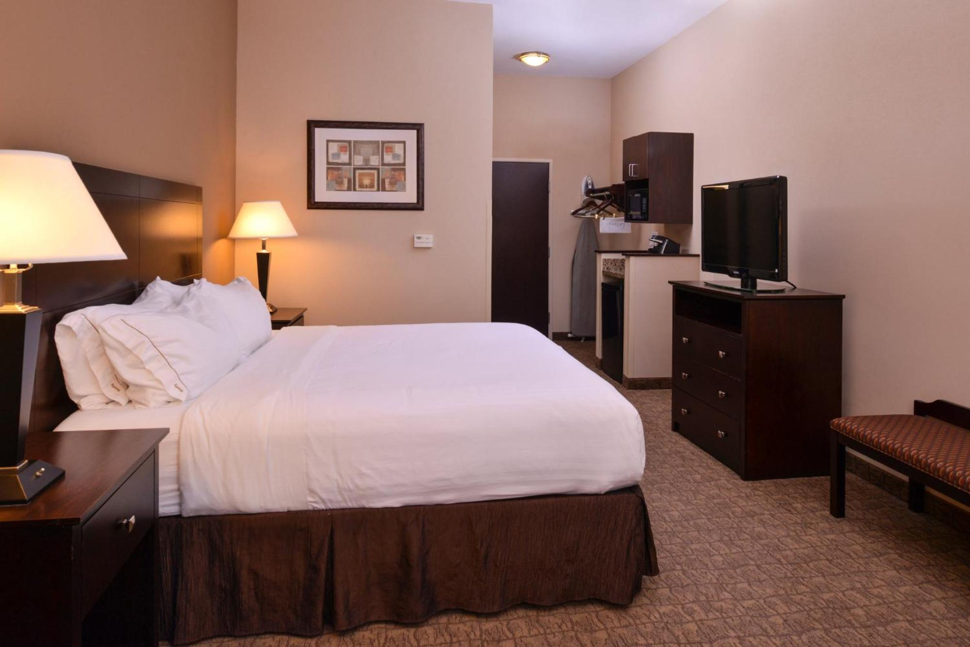 Holiday Inn Express & Suites Fairmont By Ihg Екстер'єр фото