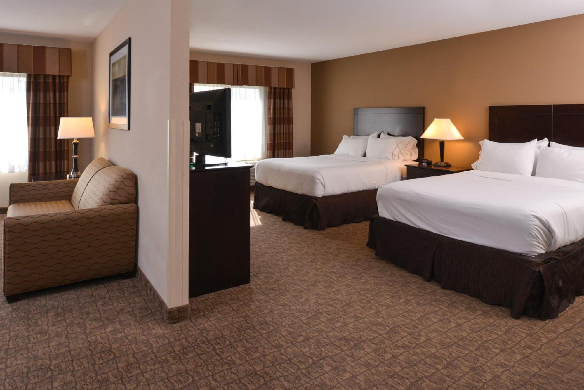 Holiday Inn Express & Suites Fairmont By Ihg Екстер'єр фото