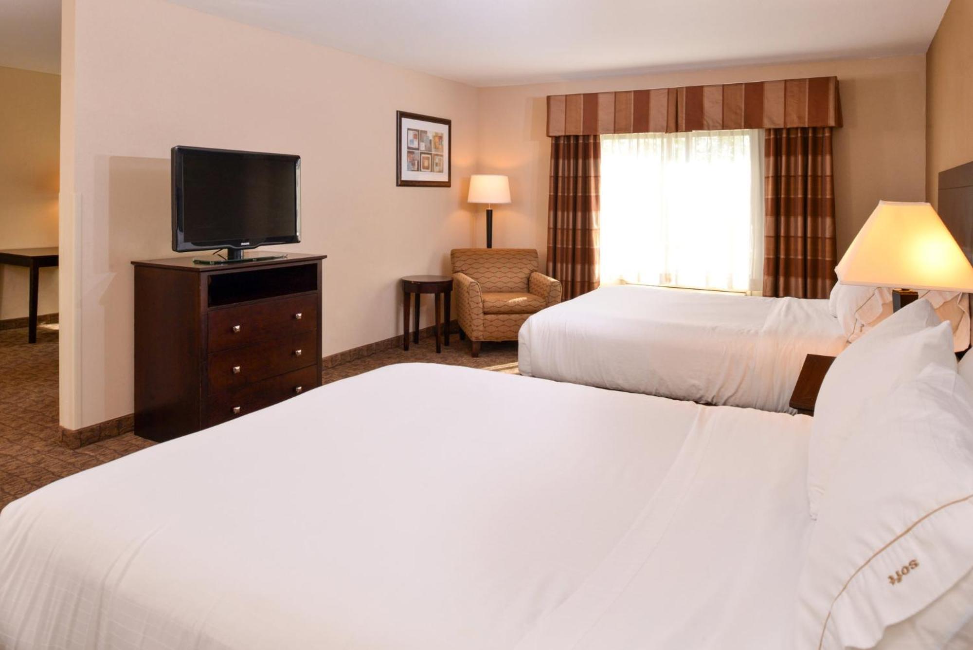 Holiday Inn Express & Suites Fairmont By Ihg Екстер'єр фото