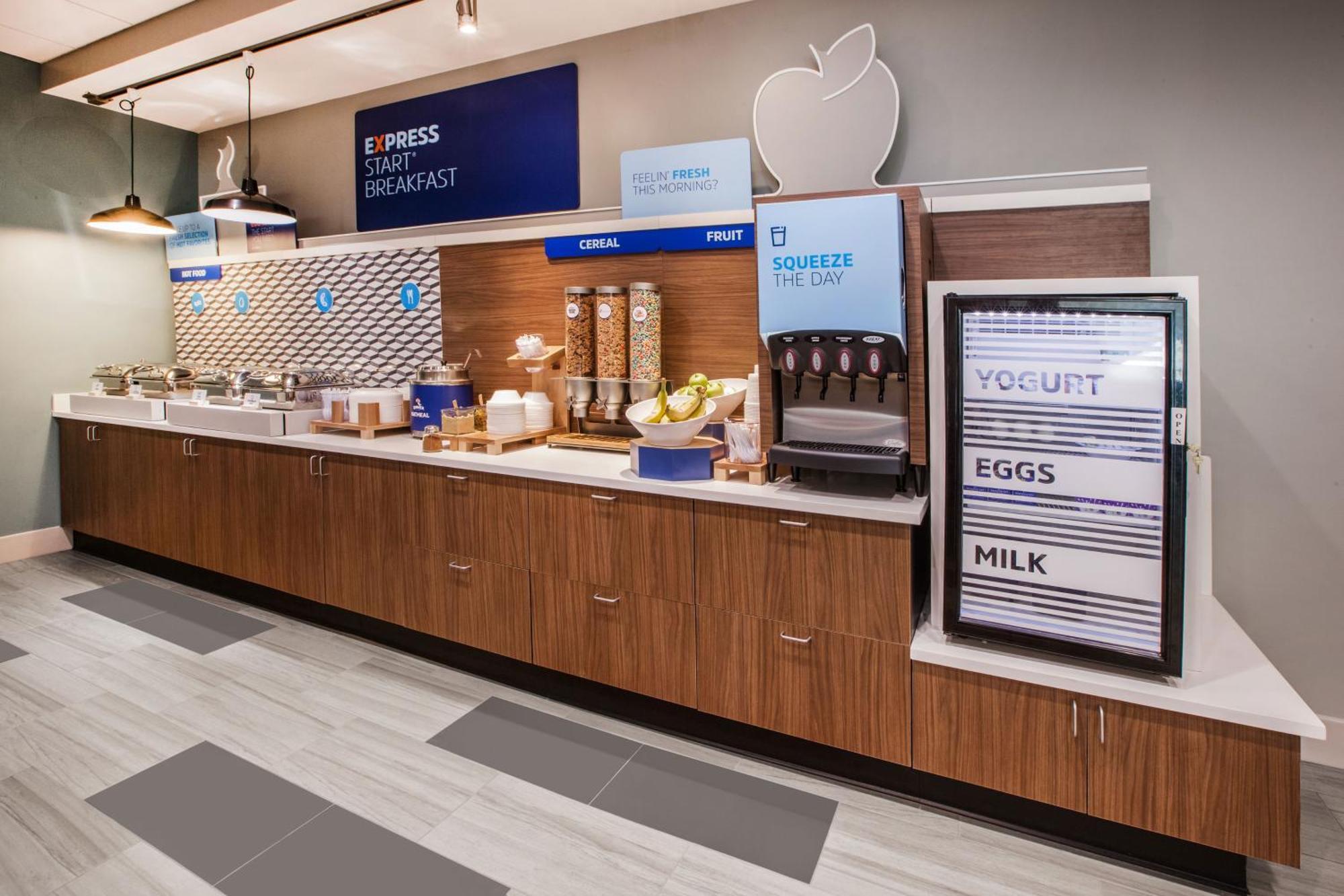 Holiday Inn Express & Suites Fairmont By Ihg Екстер'єр фото