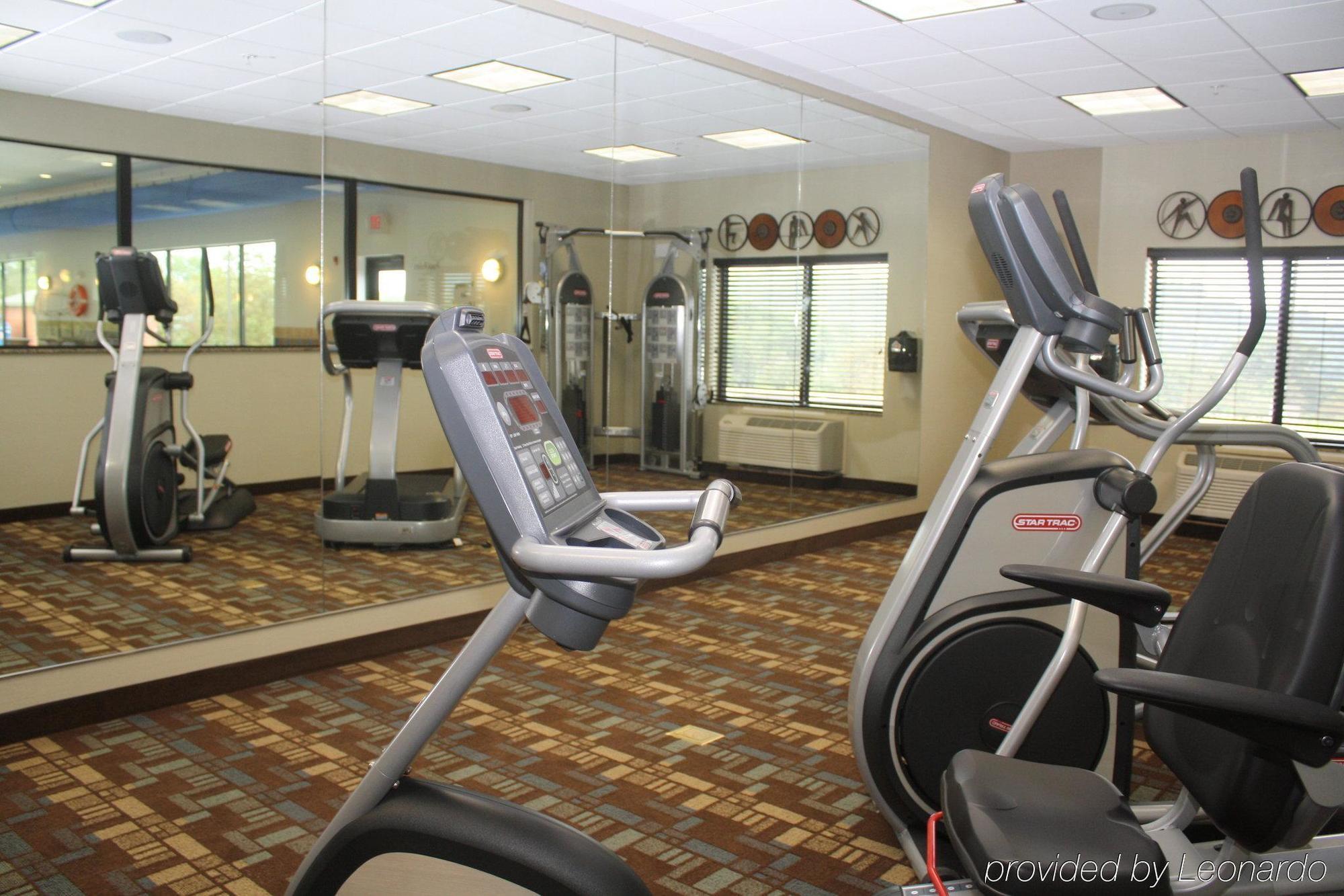 Holiday Inn Express & Suites Fairmont By Ihg Зручності фото