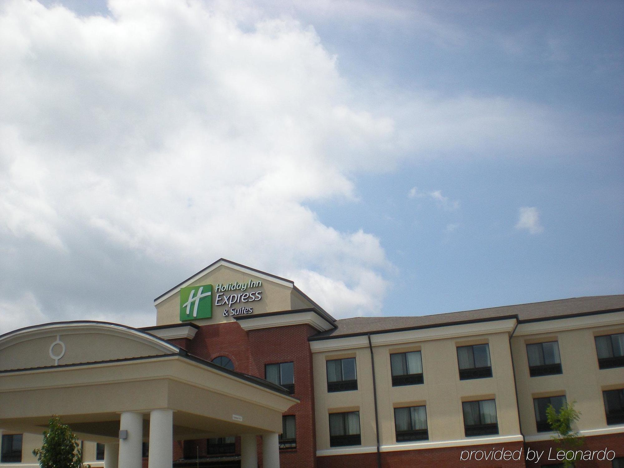 Holiday Inn Express & Suites Fairmont By Ihg Екстер'єр фото