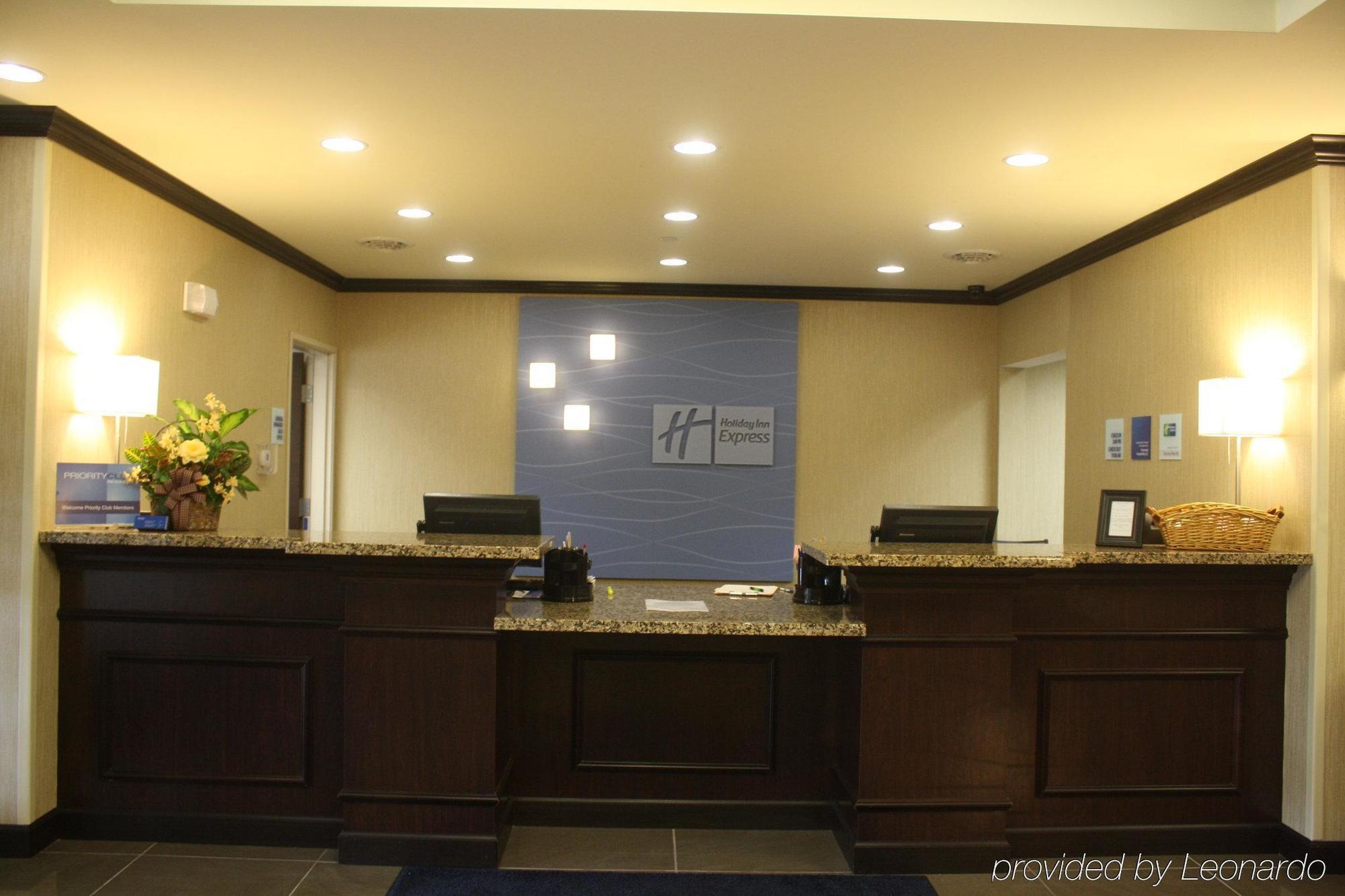Holiday Inn Express & Suites Fairmont By Ihg Інтер'єр фото