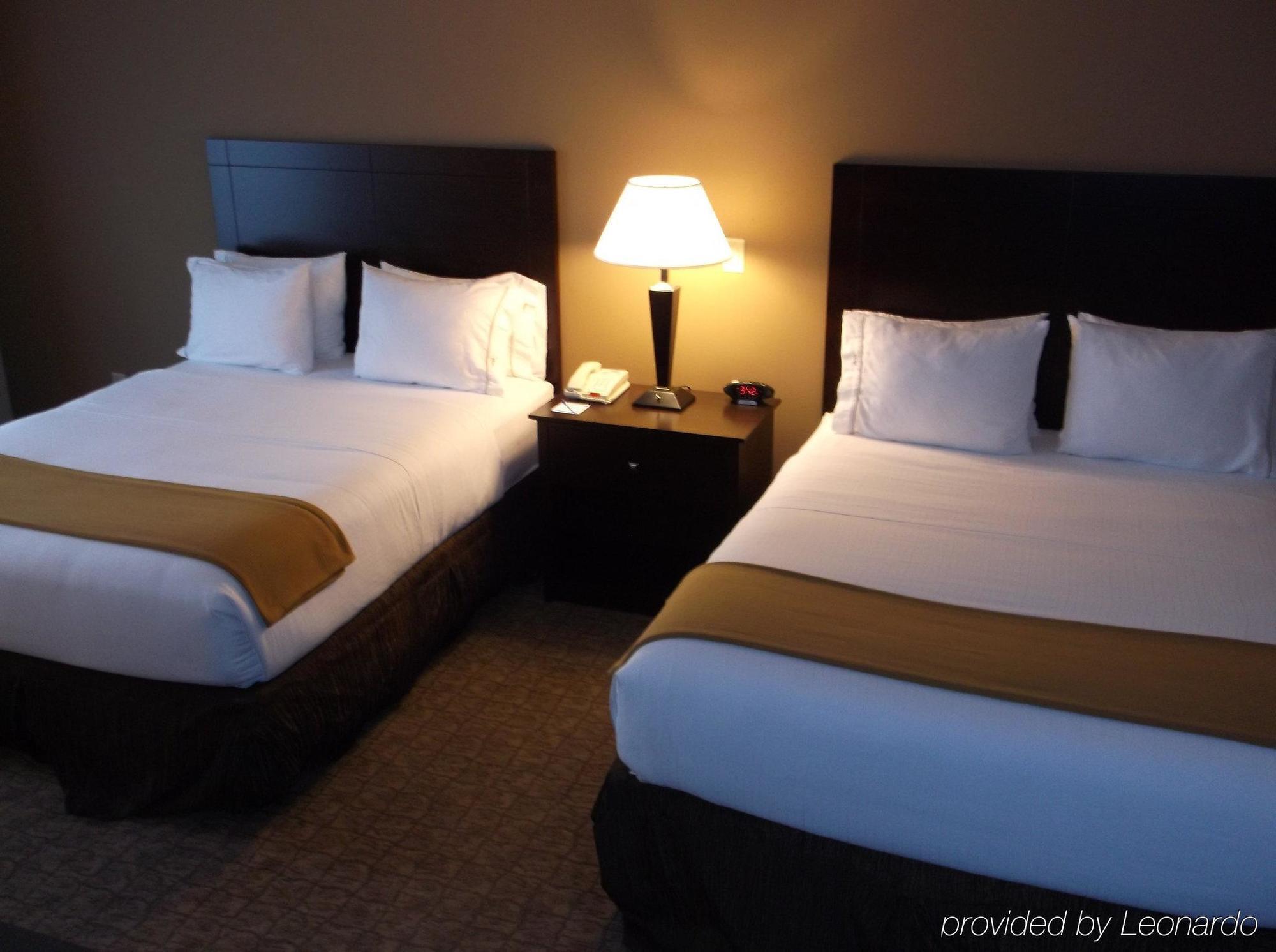 Holiday Inn Express & Suites Fairmont By Ihg Екстер'єр фото