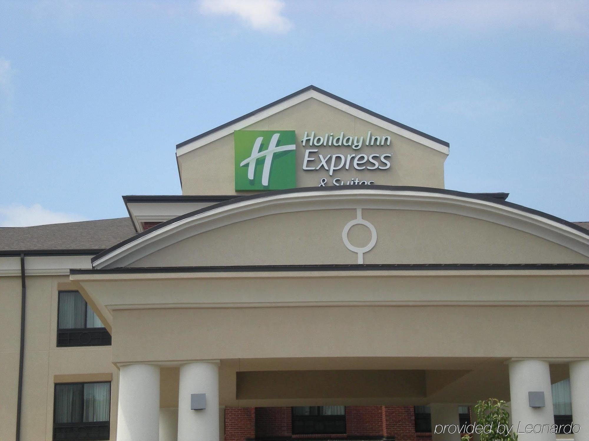 Holiday Inn Express & Suites Fairmont By Ihg Екстер'єр фото