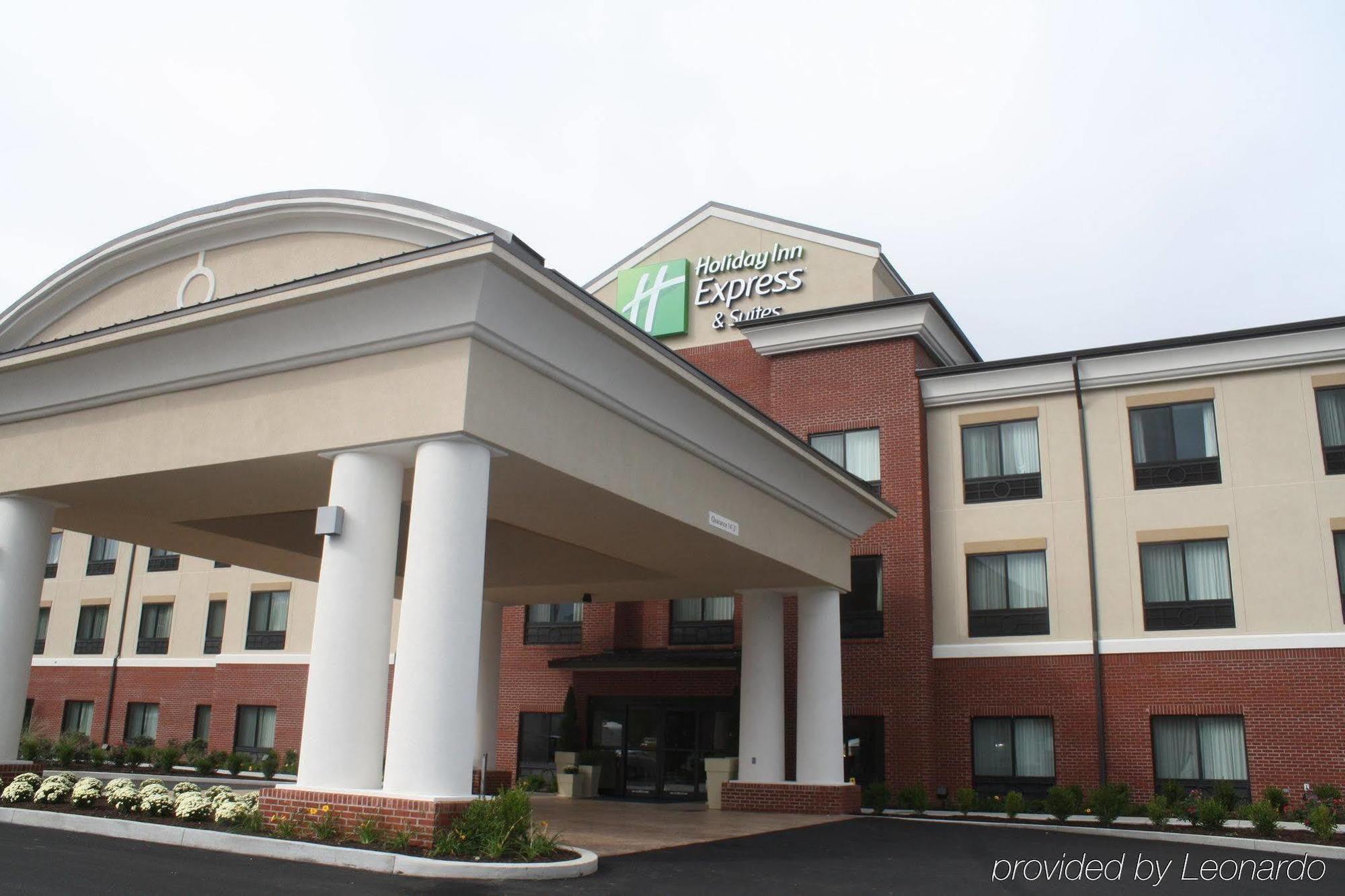 Holiday Inn Express & Suites Fairmont By Ihg Екстер'єр фото